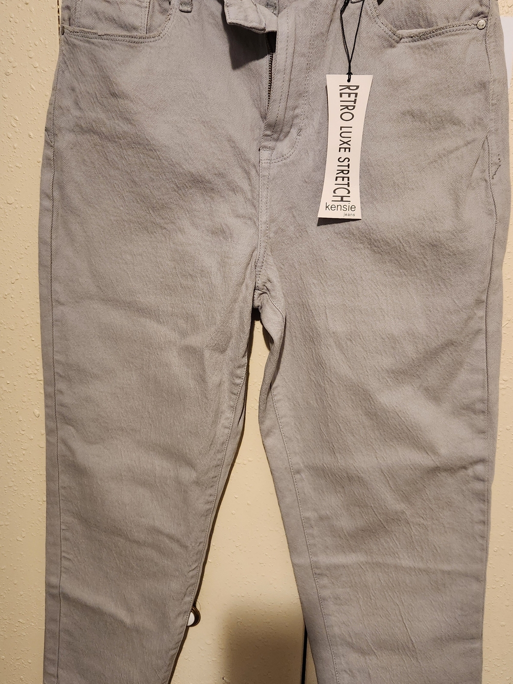 Kensie High-Rise Stretch Jeans in Light Gray